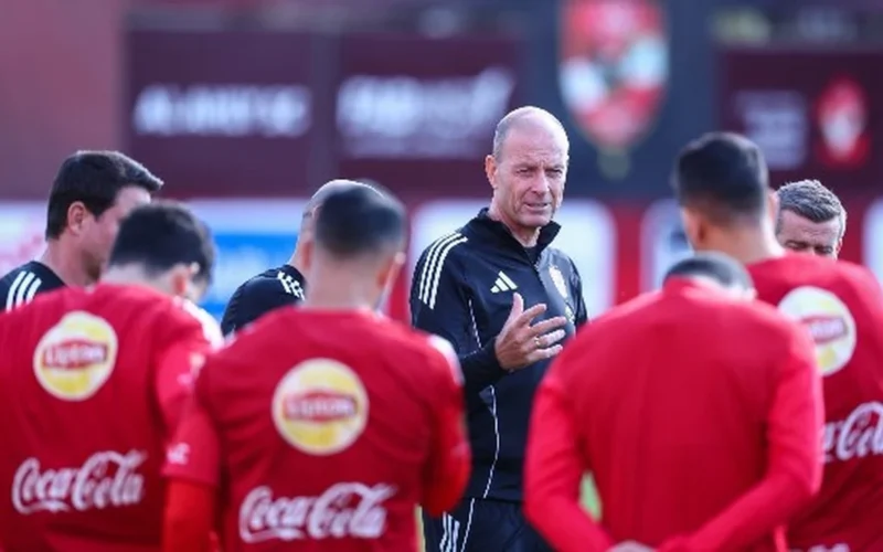 تصريح مهم.. سيد معوض يطالب بواقعية تقييم أداء لاعبي الأهلي